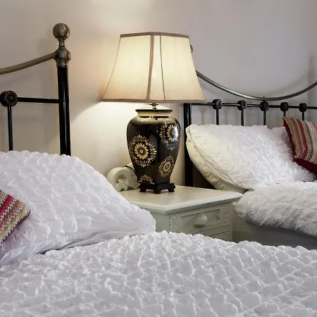 Mccarthy's Guest house *