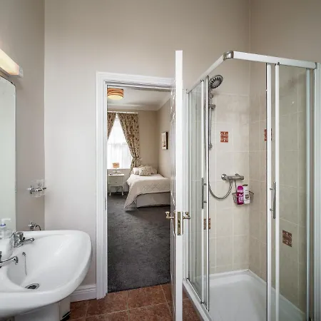 Mccarthy's Guest house *