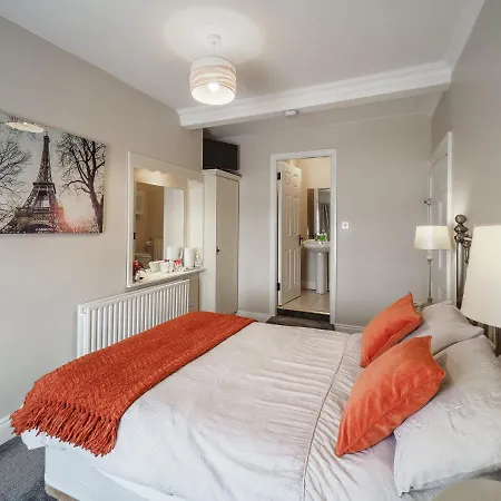 Mccarthy's Guest house *