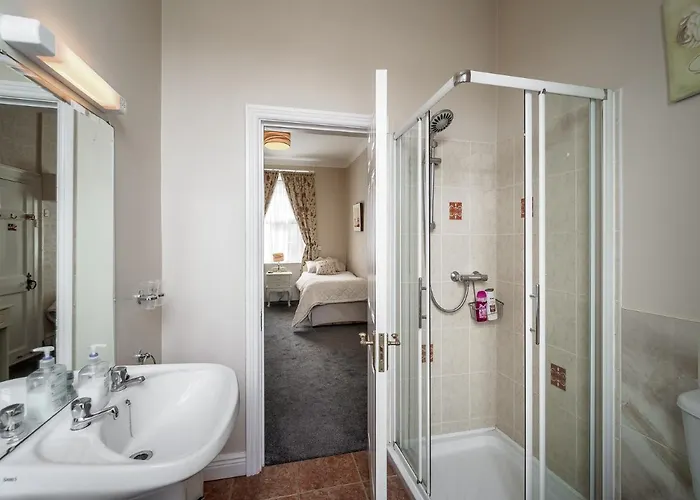 Mccarthy's Guest house *